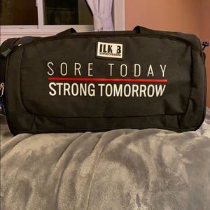 Gym duffel bag (kickboxing glove/shoe) compartment